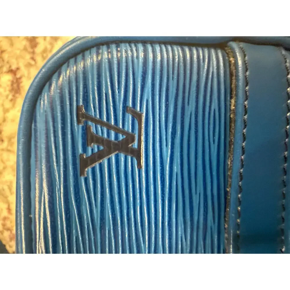 Louis Vuitton Toledo Blue Epi Leather Trocadero 27 Crossbody